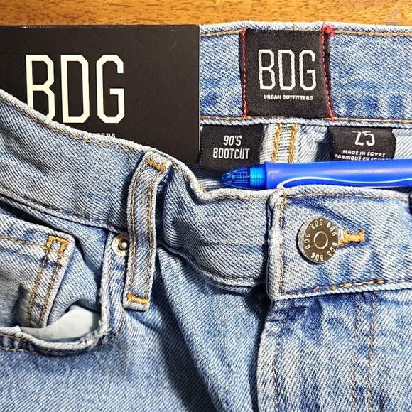 Urban Outfitters BDG 90's Mid Rise Bootcut Jeans - Picture 4 of 6